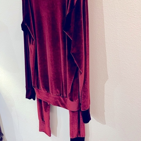 Laina Rauma burgundy velvet velour lounge suit set - Picture 13 of 16